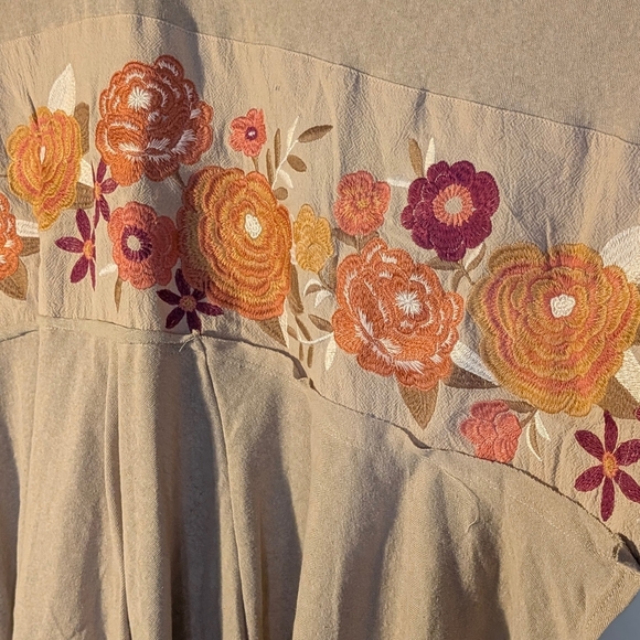 Cozy NWT Savana Jane NWT 1X/2X Boho Hipple Embrordered Floral Top - Picture 4 of 6